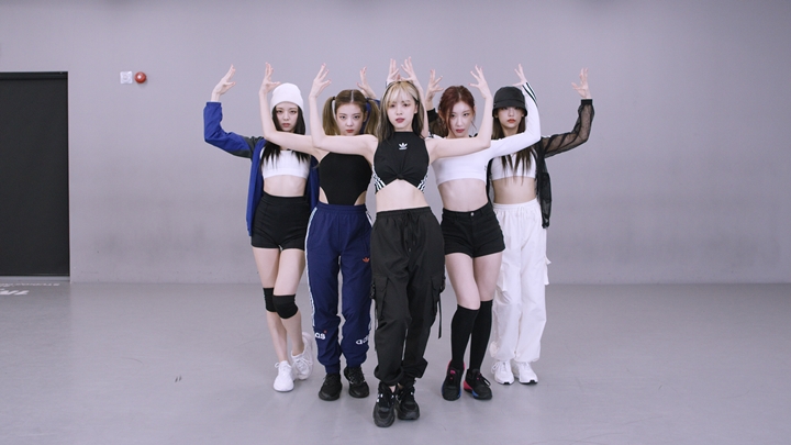 ITZY Keren Banget di Video Dance Practice \'LOCO\', Outfit Yeji dkk Dipuji Lebih Oke