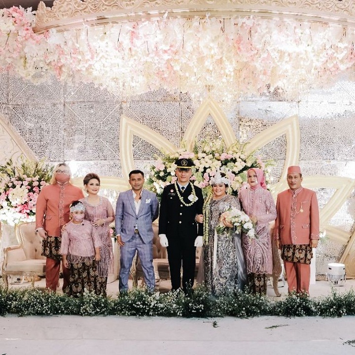 Momen syahdu di hari pernikahan 