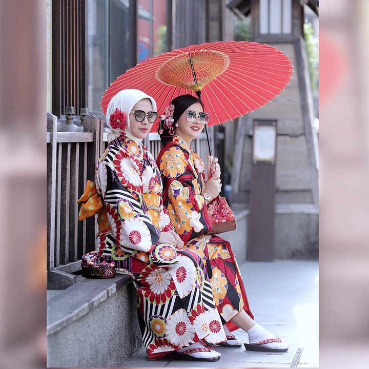  Kompak kenakan kimono
