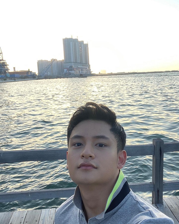 Potret <i>Selfie</i> Tampan