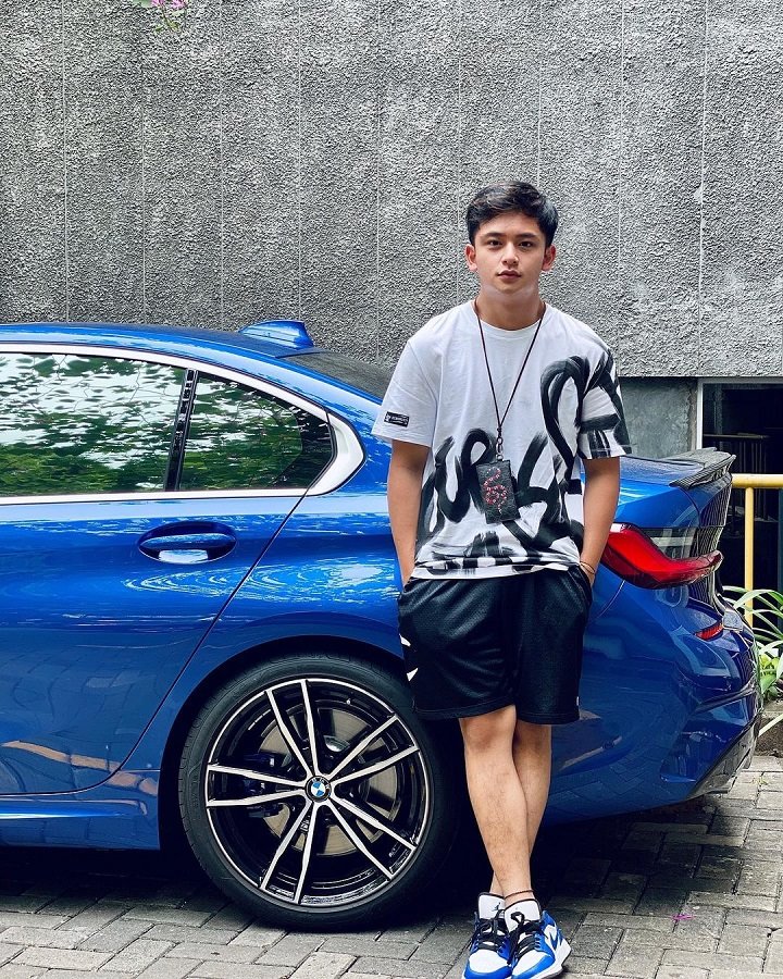 Tampil Keren Dengan Gaya Kasual