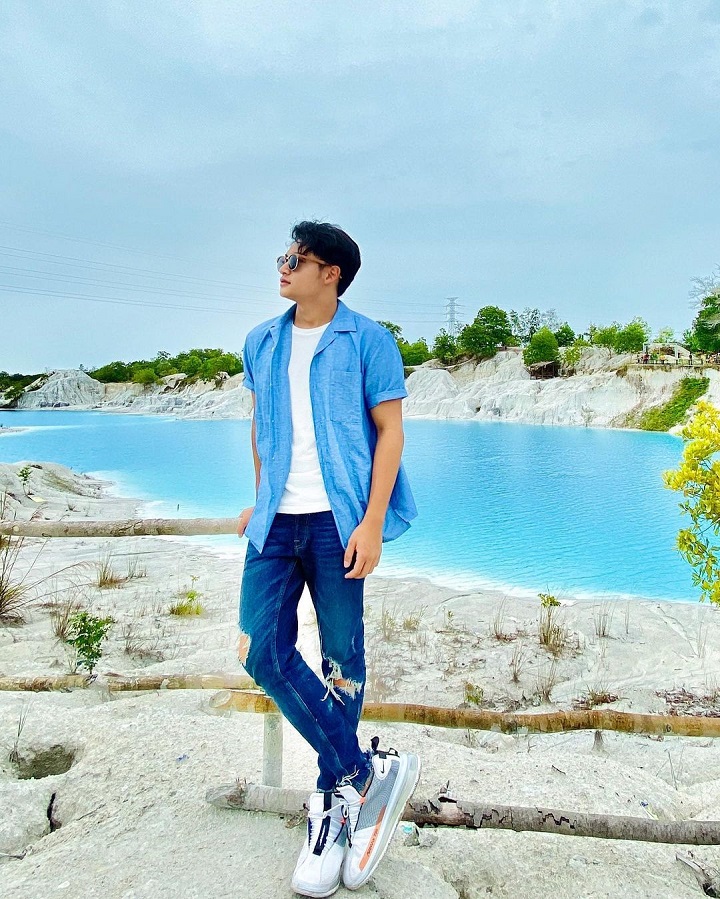 Padukan OOTD Ala <i>Boyfriend Material</i>