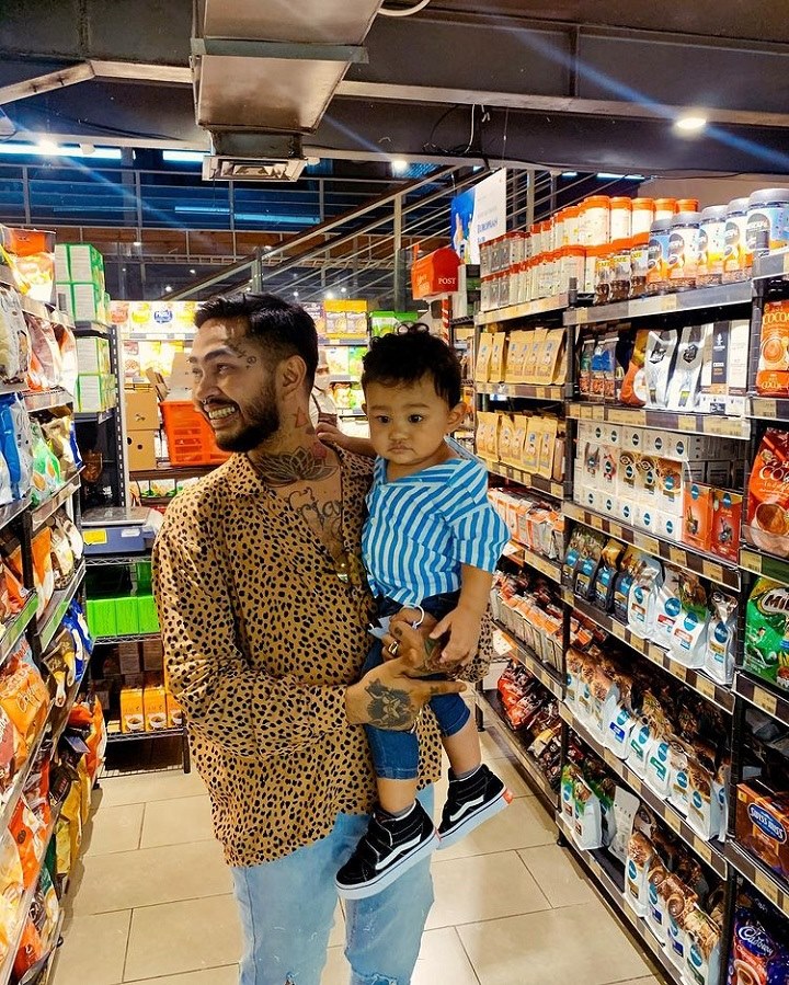 <i>Family man</i>