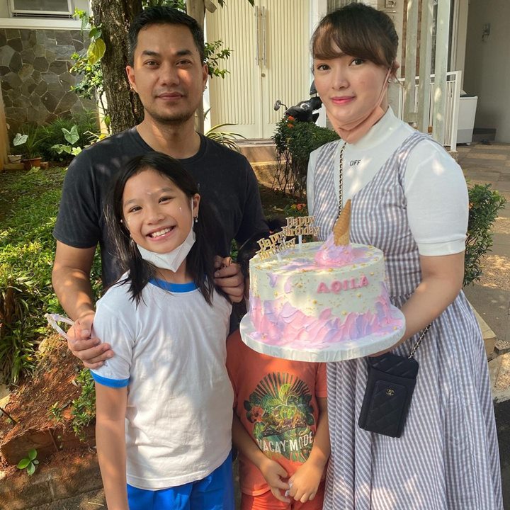 Momen sayang rayakan ultah anak tiri