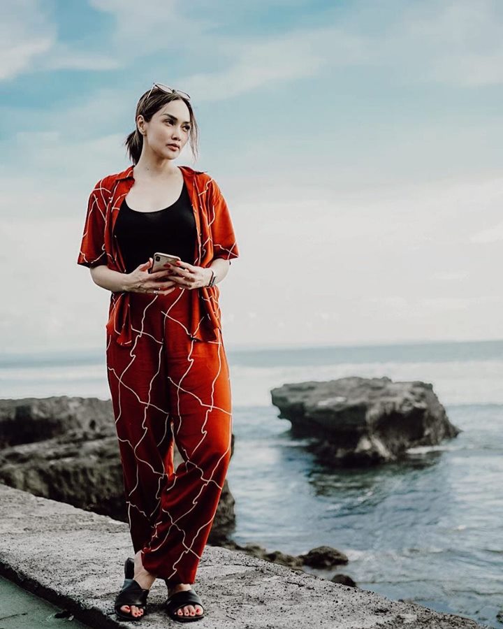 Kolaborasi buku bareng Risa Saraswati