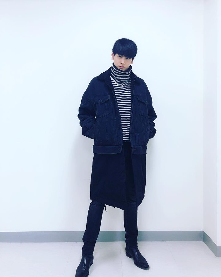 Kenakan <i>outfit</i> kece ala <i>boyfriend material</i> 