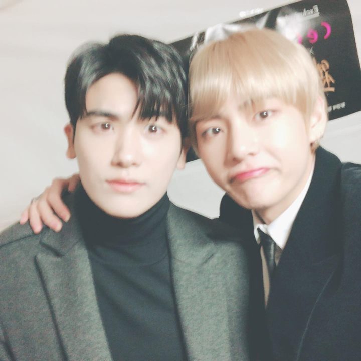 Momen akrab bareng V BTS