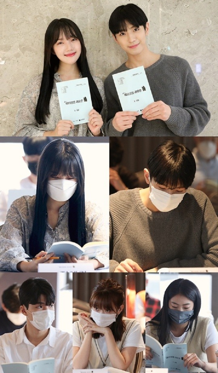 Yerin Eks G-Friend dan Yonghee CIX Serius Tapi Santai di Pembacaan Naskah \'The Witch\'s Shop Reopens\'