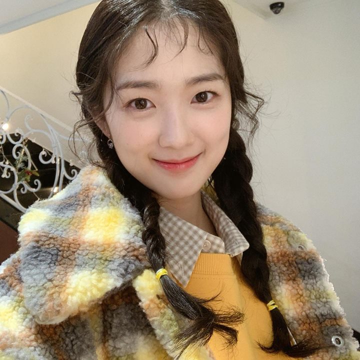 Senyum manis bikin gemas