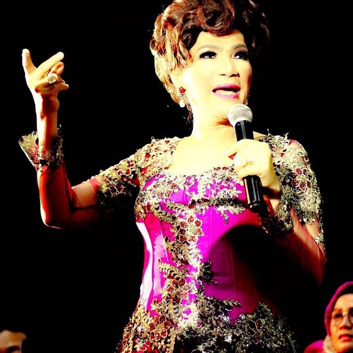 Dulu Identik dengan kebaya 