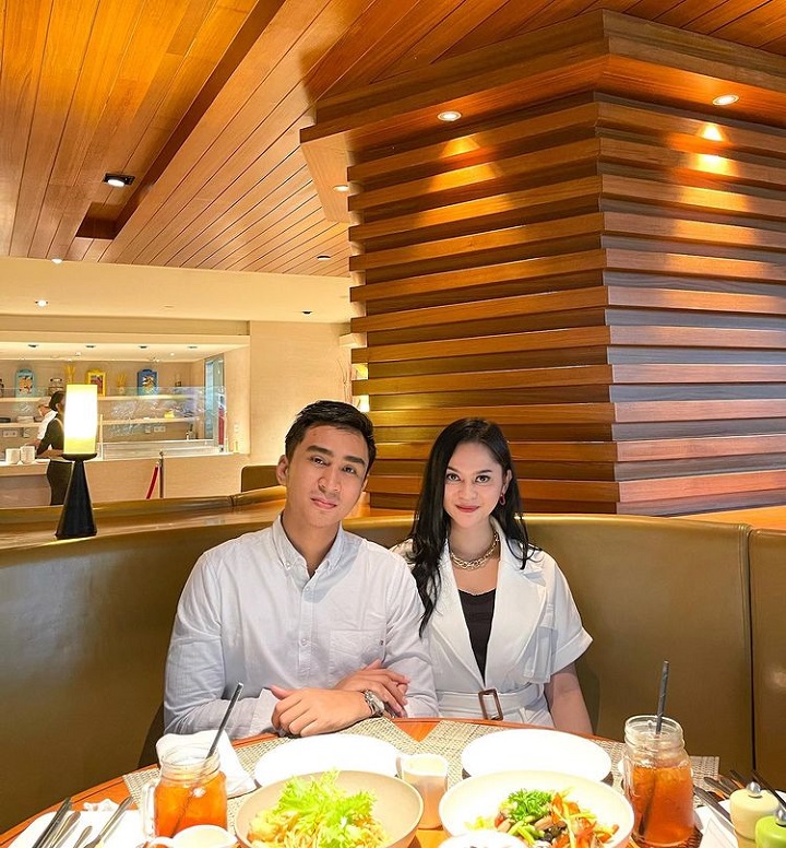 Romantis sejak <i>Go Public</i>