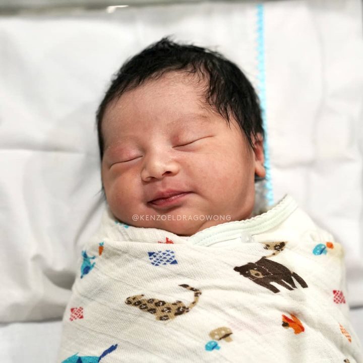 Kenzo Senyum ganteng
