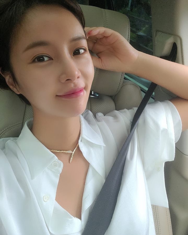 <i>Less makeup</i> tetap menawan 