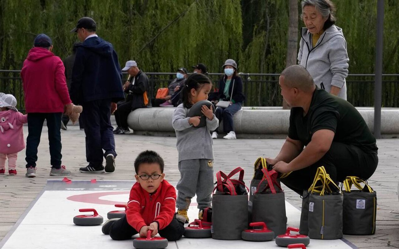 Tiongkok Godok UU untuk Beri Sangsi ke Orang Tua Jika Anaknya Berperilaku Buruk
