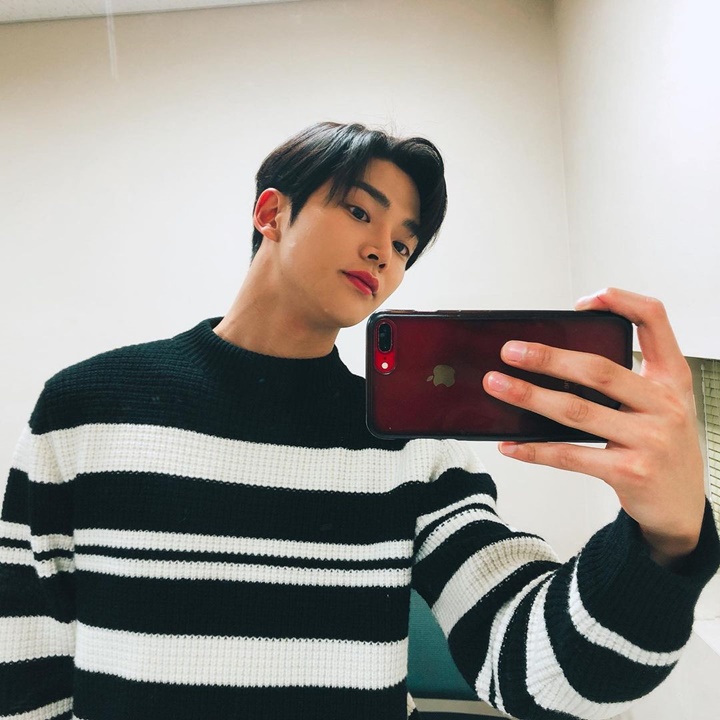 Ikut Tren <i>Mirror Selfie</i>