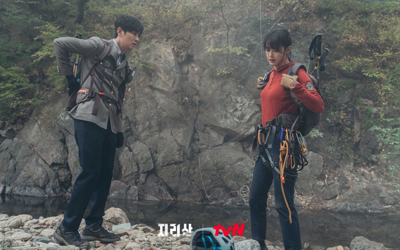 Jun Ji Hyun dan Joo Ji Hoon Cs Temukan Sisi Baru Gunung, Banyak Keanehan di 'Jirisan' Picu Penasaran