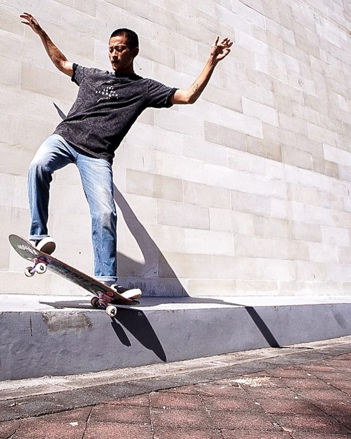 <i>Stunning</i> main skateboard