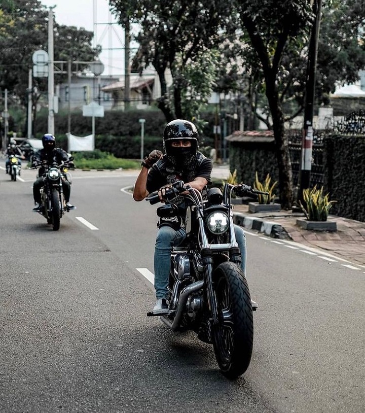 Hobi naik motor gede