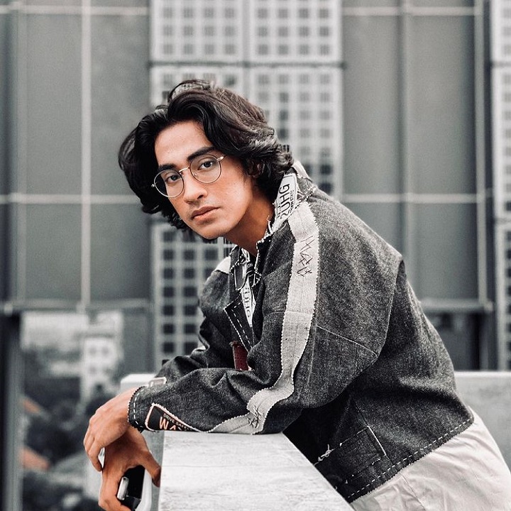 Sosok yang tak suka umbar masalah pribadi 