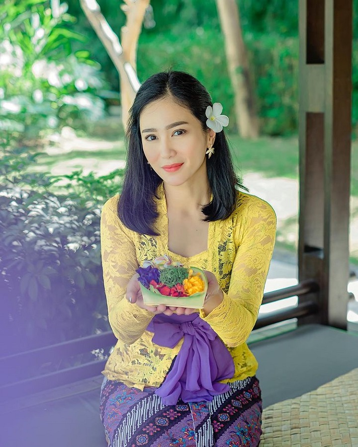 Pancarkan cantiknya wanita Indonesia 
