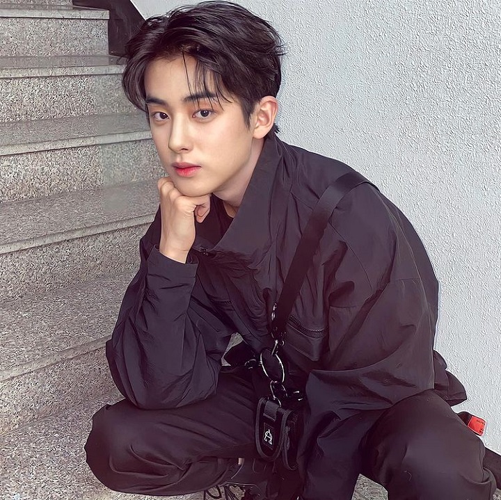 <i>Fierce</i> dan <i>swag</i> dengan outfit gelap