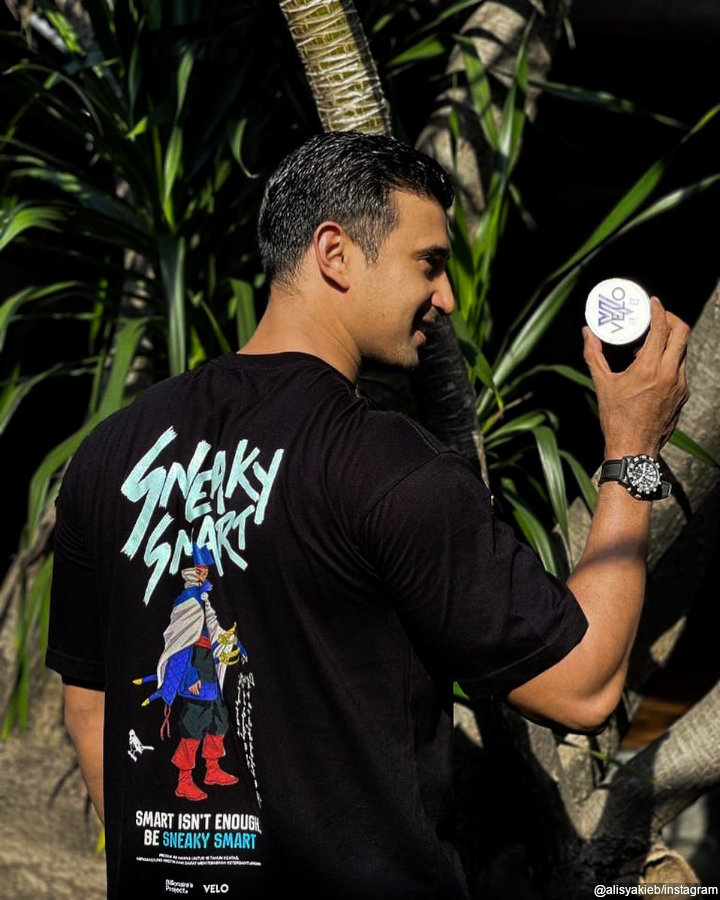 <i>Side Profile</i> Yang Kece