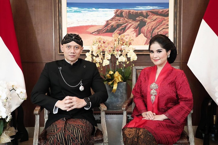 istri cantik dan setia dampingi suami