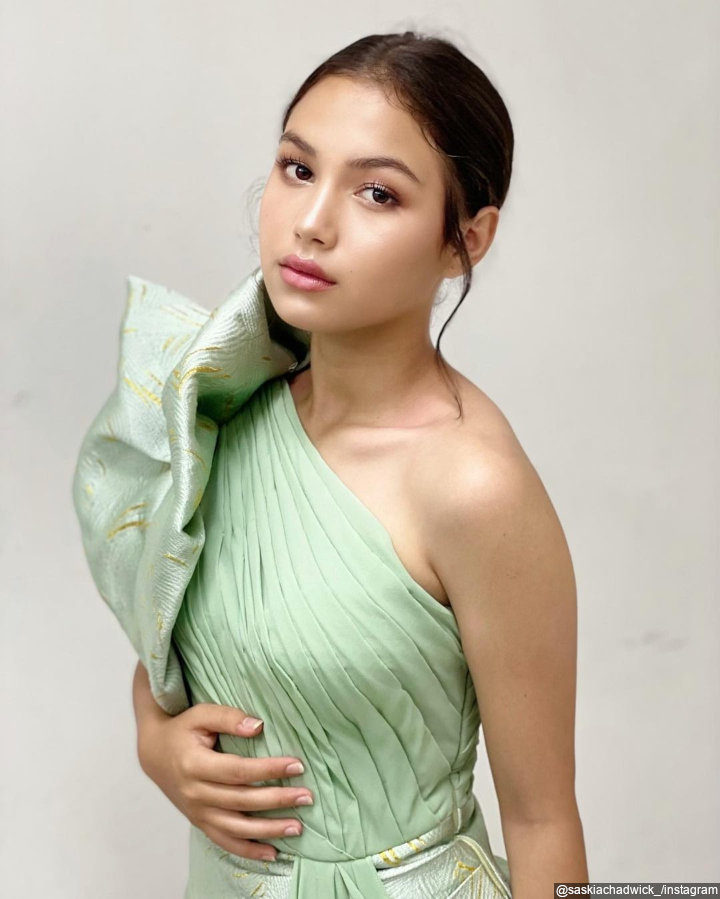 Anggun dengan <i>dress</i>