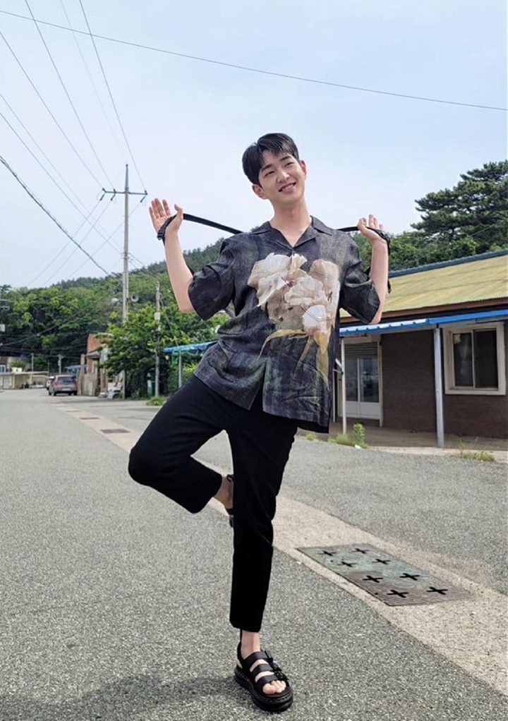 <i>Happy Virus</i>