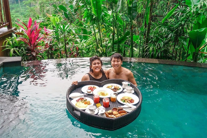 <i>Floating Breakfast</i> Saat <i>Honeymoon</i>