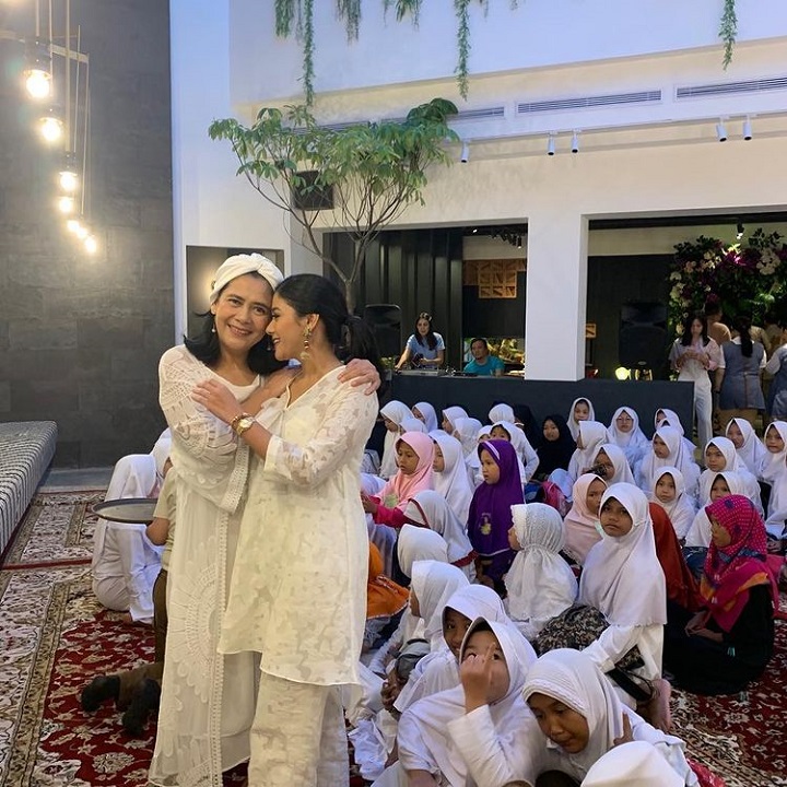Naysila dan Lydia anggun bak bidadari
