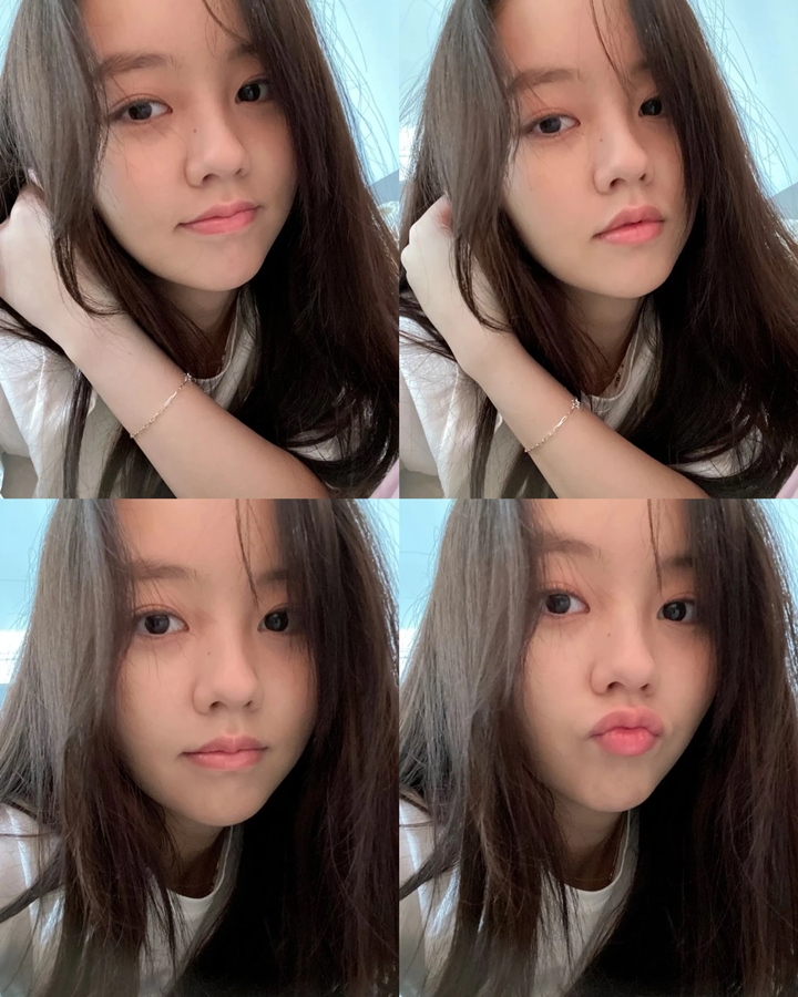 Kim So Hyun Pamer Selfie Tanpa Makeup, Kulit Flawless Tuai Perhatian