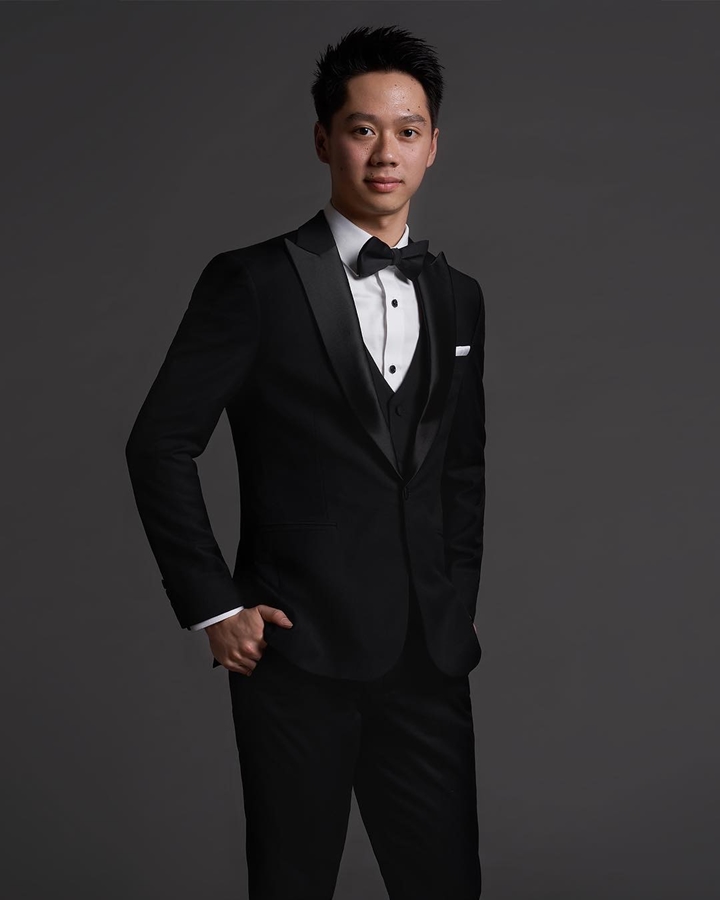 Bikin Pangling Dalam Balutan <i>Suit</i> 