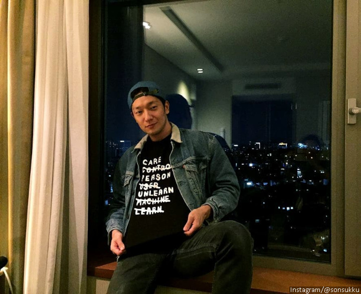 <i>OOTD Boyfriend Material</i>