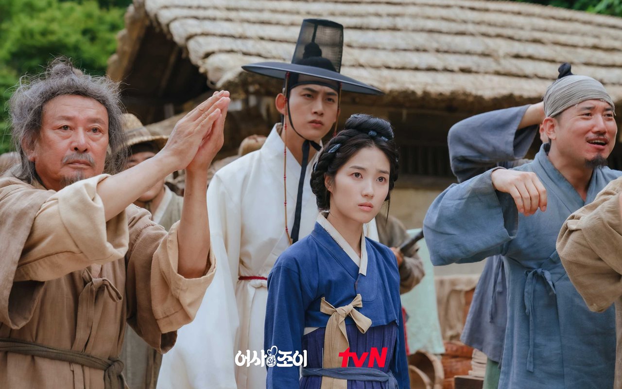 Hantui Taecyeon dan Kim Hye Yoon, 'Banaspati' di 'Secret Royal Inspector Joy' Bikin Geger