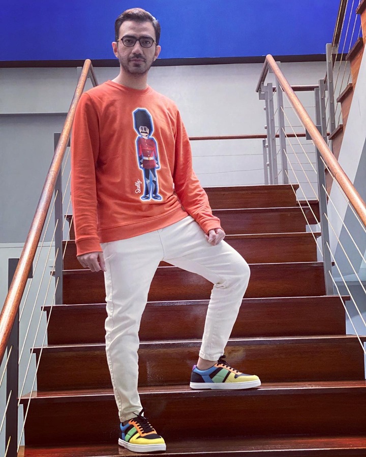 <i>Look Simple And Comfy</i>