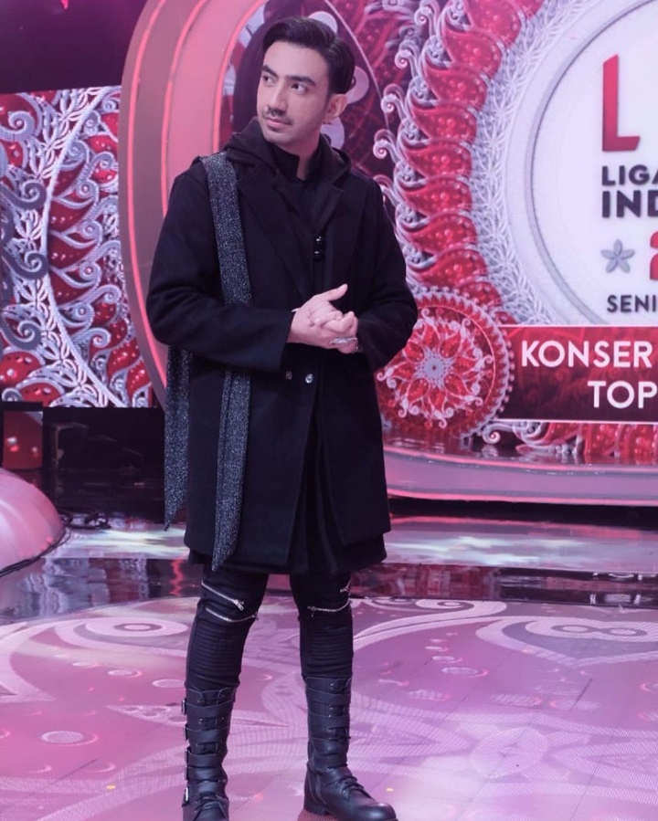 Tampil Cerah, Meski Serba Hitam