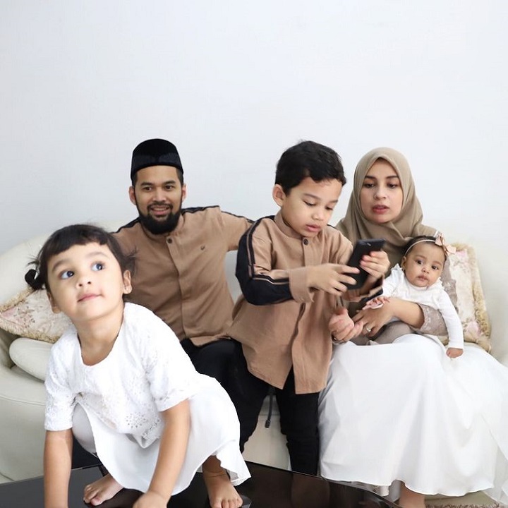 keluarga penuh canda tawa