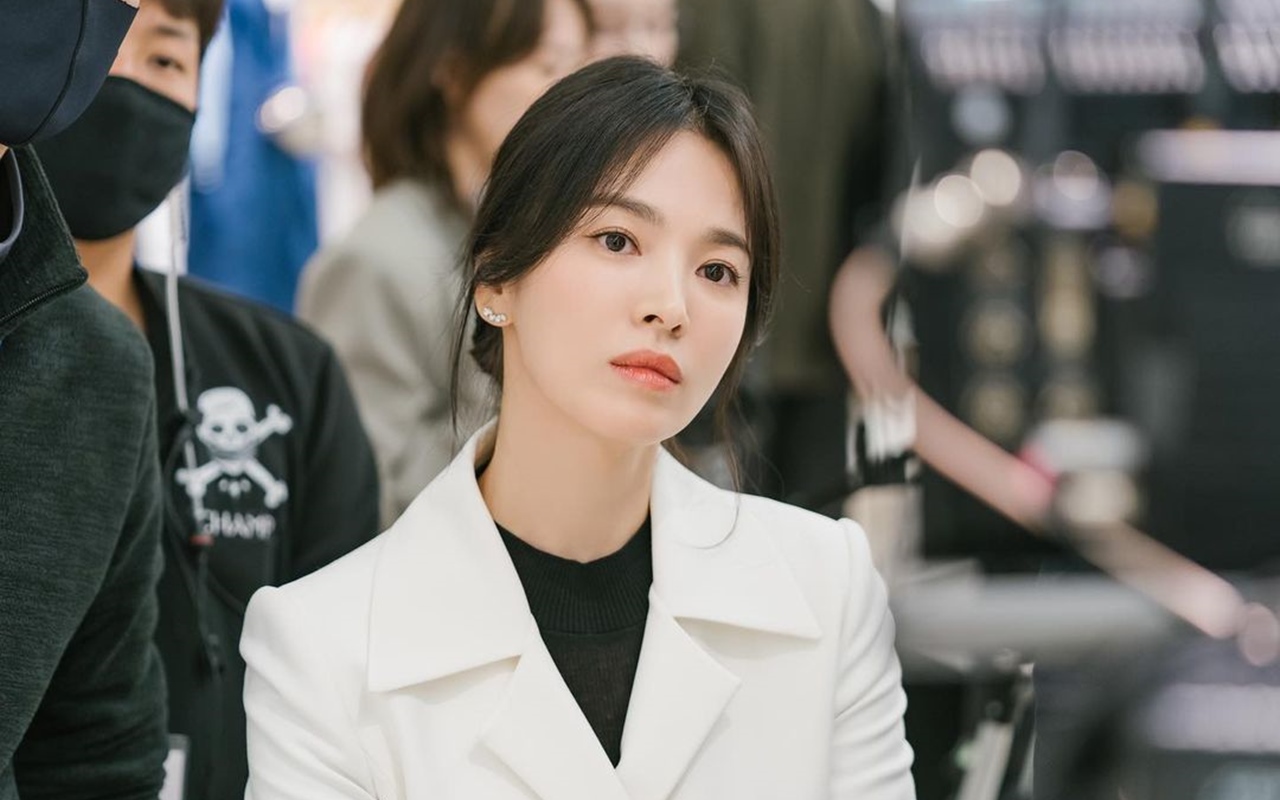 Koleksi Aksesoris Mewah Song Hye Kyo di 'Now, We Are Breaking Up' Curi Fokus