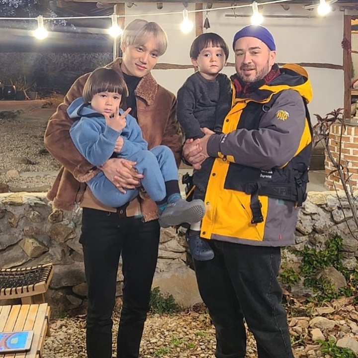 Bermain Dengan Kai EXO
