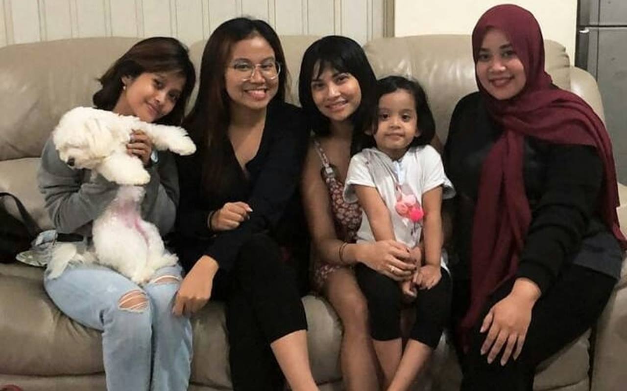 Dua Adik Vanessa Angel 'Lepas Hijab' Demi Debut Single, Foto Ala Bidadari Tak Bersayap Dipuji Ibu