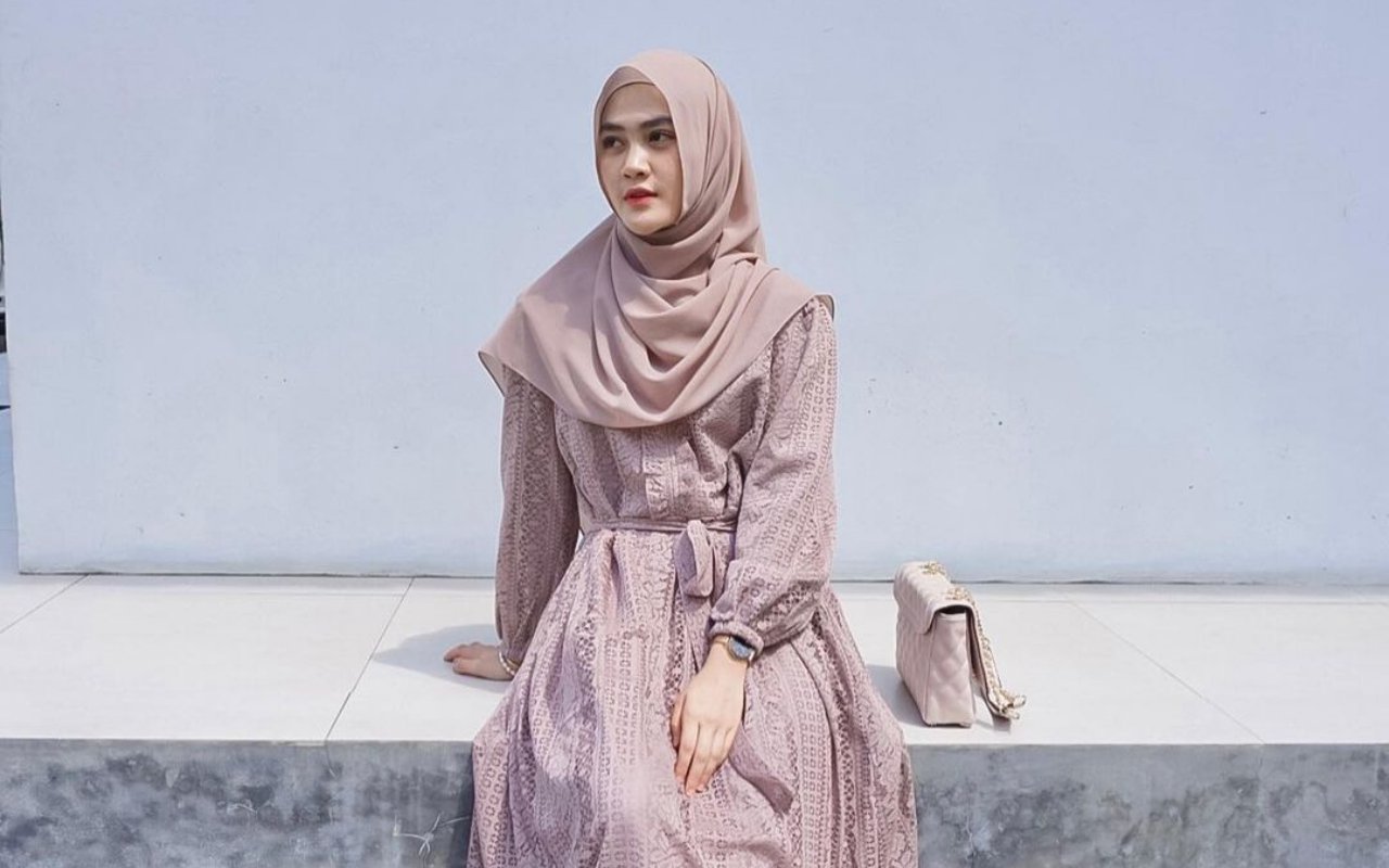 Ngaku Lebih Cantik, Kini Beredar Foto Henny Rahman Tanpa Hijab Jadi Perbincangan 