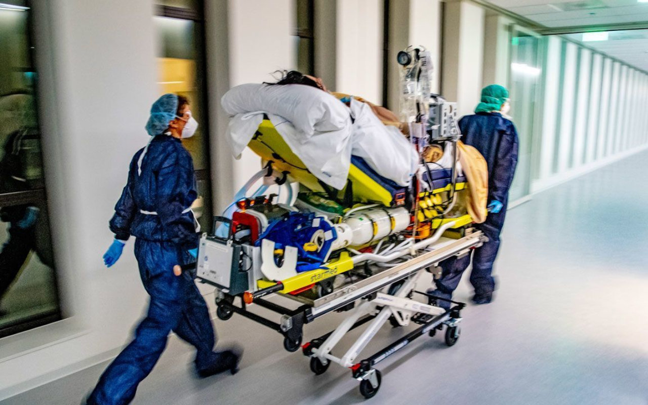 Rumah Sakit Kewalahan, Belanda Transfer Pasien COVID-19 ke Jerman