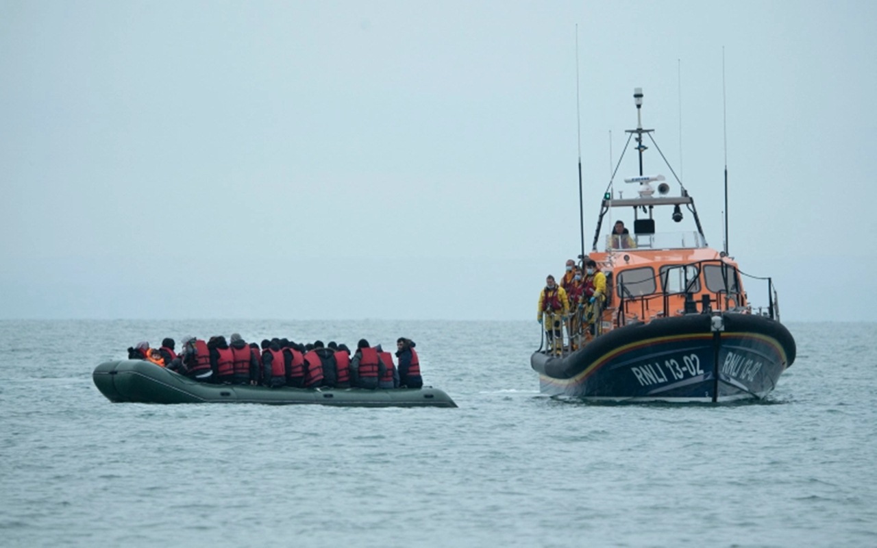 27 Orang Diduga Migran Gelap Meninggal Tenggelam di Selat Inggris-Prancis