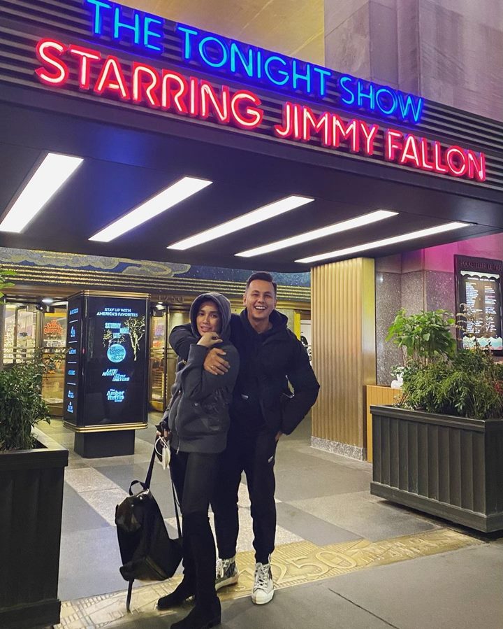 Momen di depan Studio Jimmy Fallon
