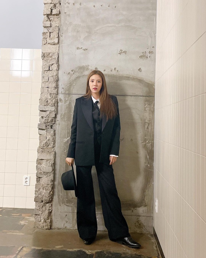 <i>Stand Out</i> Dengan Setelan <i>Suit</i>