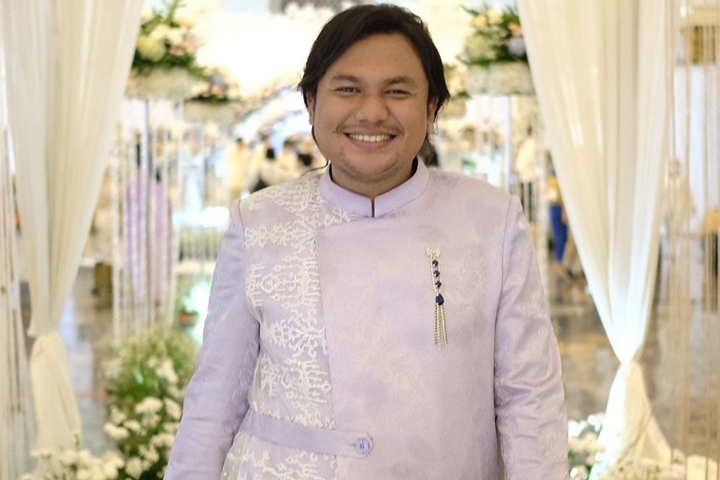 Tampil <i>All Out</i> Saat Kondangan