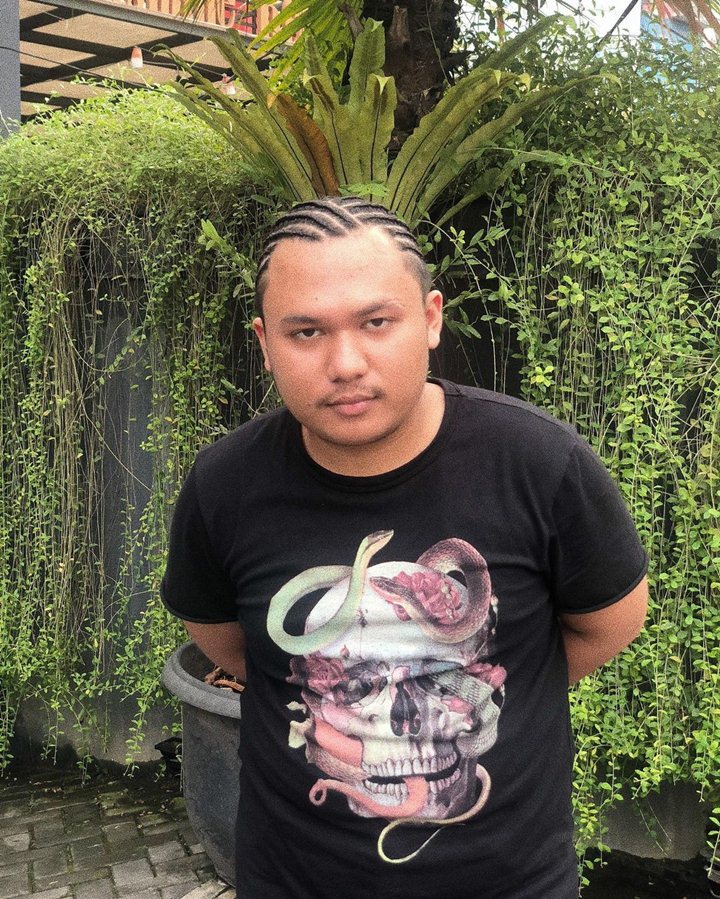 Bikin Pangling Dengan Rambut <i>Cornrow</i>