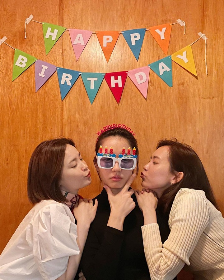 Bergaya Imut Saat Rayakan Ultah