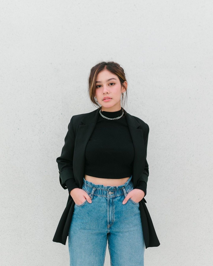 <i>Stunning</i> Dengan Gaya <i>Semi Looks</i>